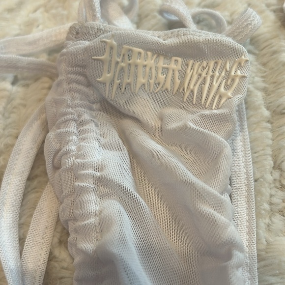 Dolls Kill Darker WAVS Mesh White Ruched Gloves & leg sleeve w/chain - Picture 10 of 12